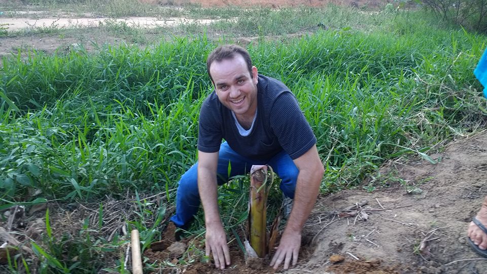 Vereador eleito Getúlio Filho agradece os votos que obteve plantando árvores em prol do meio ambiente