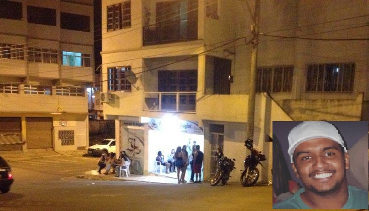 Velório do jovem assassinado na madrugada deste domingo está acontecendo na funerária do Douglas