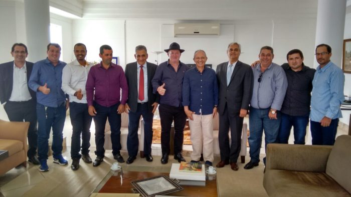 Enivaldo dos Anjos, prefeito Elias Dal’Col e vereadores levam reivindicações para o Governador Paulo Hartung