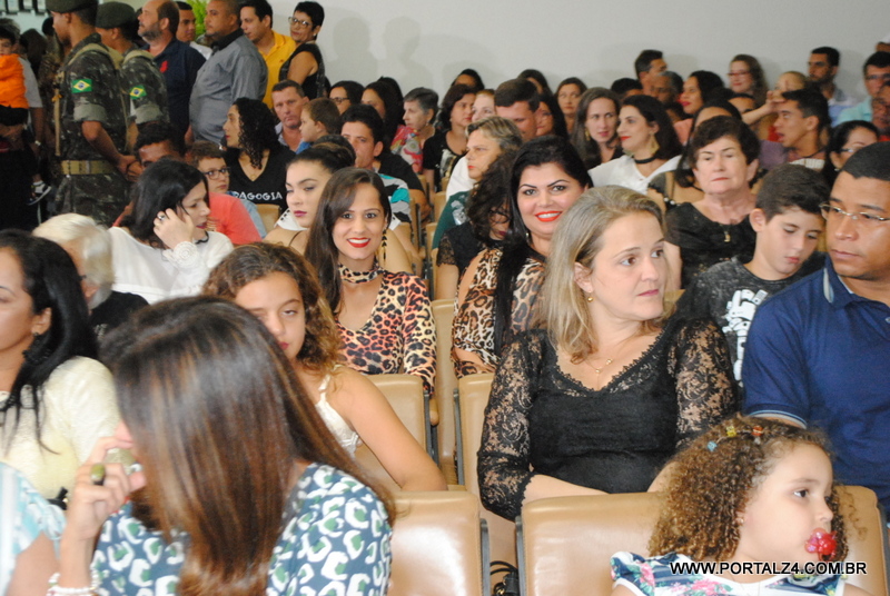 SESSÃO SOLENE DE ENTREGA DE TÍTULOS DE CIDADÃOS GABRIELENSE ACONTECEU NESTA QUINTA FEIRA (11)