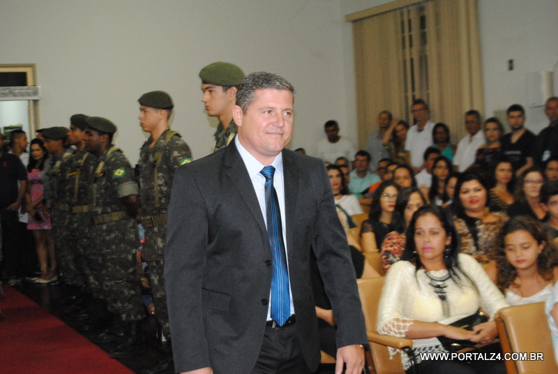 SESSÃO SOLENE DE ENTREGA DE TÍTULOS DE CIDADÃOS GABRIELENSE ACONTECEU NESTA QUINTA FEIRA (11)