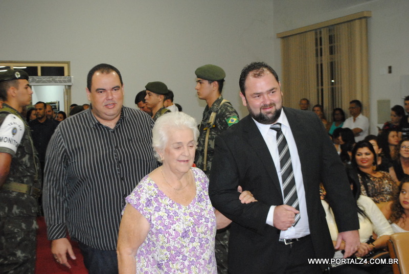 SESSÃO SOLENE DE ENTREGA DE TÍTULOS DE CIDADÃOS GABRIELENSE ACONTECEU NESTA QUINTA FEIRA (11)