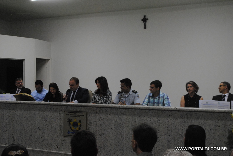 SESSÃO SOLENE DE ENTREGA DE TÍTULOS DE CIDADÃOS GABRIELENSE ACONTECEU NESTA QUINTA FEIRA (11)