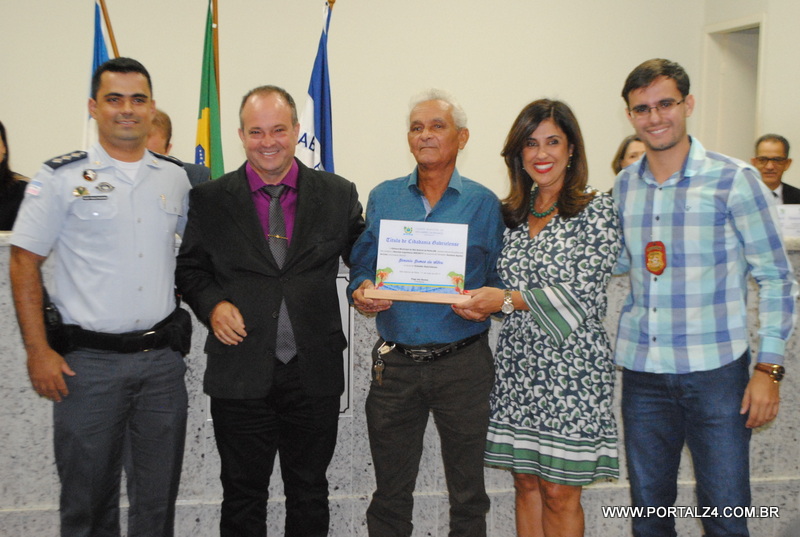 SESSÃO SOLENE DE ENTREGA DE TÍTULOS DE CIDADÃOS GABRIELENSE ACONTECEU NESTA QUINTA FEIRA (11)