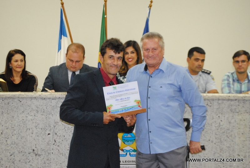 SESSÃO SOLENE DE ENTREGA DE TÍTULOS DE CIDADÃOS GABRIELENSE ACONTECEU NESTA QUINTA FEIRA (11)