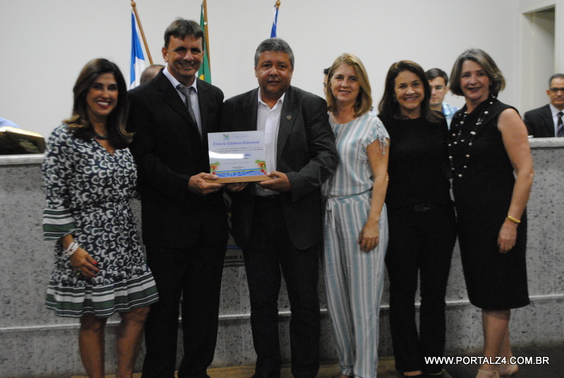 SESSÃO SOLENE DE ENTREGA DE TÍTULOS DE CIDADÃOS GABRIELENSE ACONTECEU NESTA QUINTA FEIRA (11)
