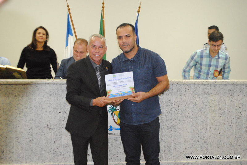 SESSÃO SOLENE DE ENTREGA DE TÍTULOS DE CIDADÃOS GABRIELENSE ACONTECEU NESTA QUINTA FEIRA (11)