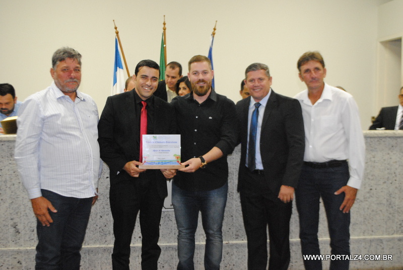 SESSÃO SOLENE DE ENTREGA DE TÍTULOS DE CIDADÃOS GABRIELENSE ACONTECEU NESTA QUINTA FEIRA (11)