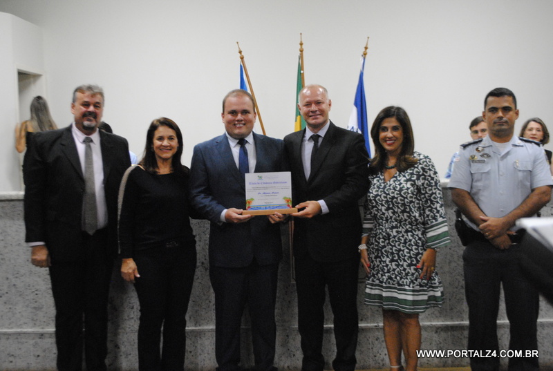 SESSÃO SOLENE DE ENTREGA DE TÍTULOS DE CIDADÃOS GABRIELENSE ACONTECEU NESTA QUINTA FEIRA (11)