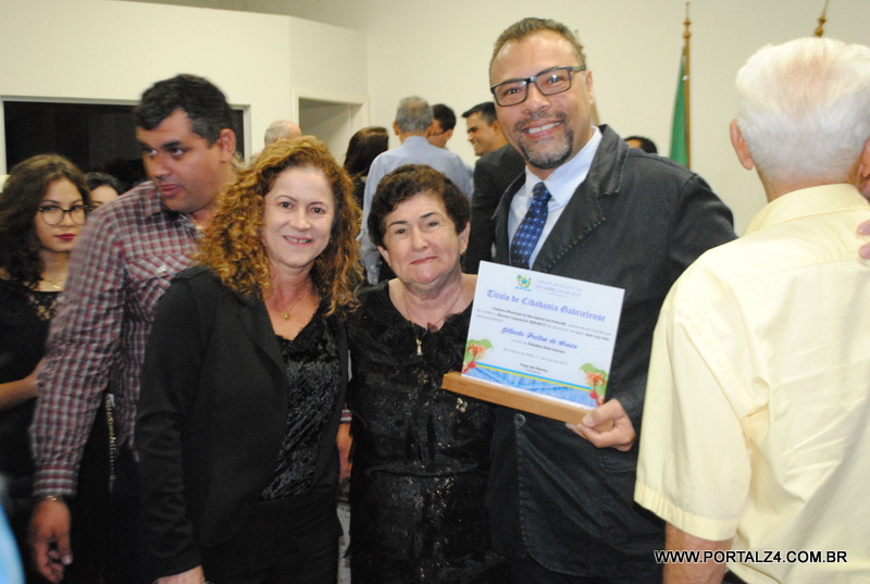 SESSÃO SOLENE DE ENTREGA DE TÍTULOS DE CIDADÃOS GABRIELENSE ACONTECEU NESTA QUINTA FEIRA (11)