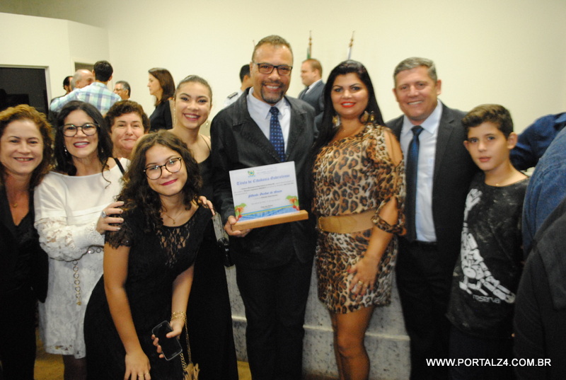 SESSÃO SOLENE DE ENTREGA DE TÍTULOS DE CIDADÃOS GABRIELENSE ACONTECEU NESTA QUINTA FEIRA (11)
