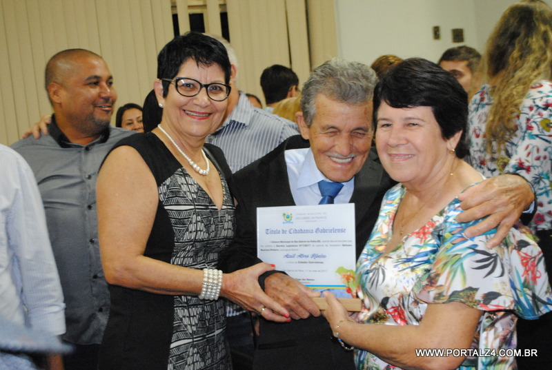 SESSÃO SOLENE DE ENTREGA DE TÍTULOS DE CIDADÃOS GABRIELENSE ACONTECEU NESTA QUINTA FEIRA (11)