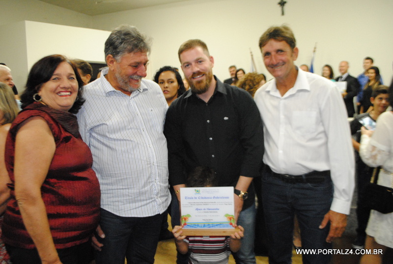 SESSÃO SOLENE DE ENTREGA DE TÍTULOS DE CIDADÃOS GABRIELENSE ACONTECEU NESTA QUINTA FEIRA (11)