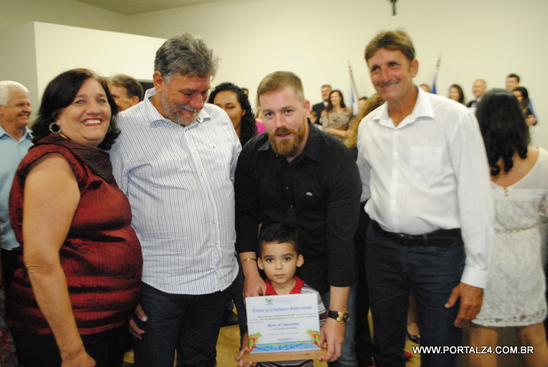 SESSÃO SOLENE DE ENTREGA DE TÍTULOS DE CIDADÃOS GABRIELENSE ACONTECEU NESTA QUINTA FEIRA (11)
