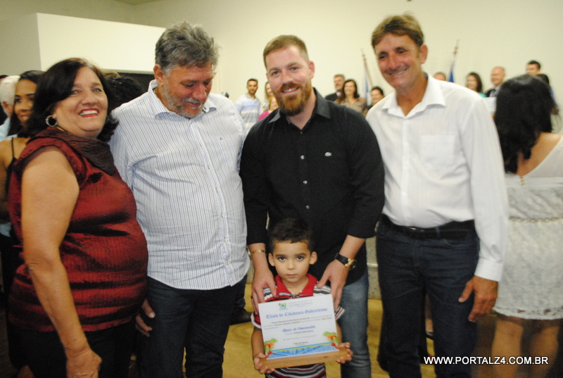 SESSÃO SOLENE DE ENTREGA DE TÍTULOS DE CIDADÃOS GABRIELENSE ACONTECEU NESTA QUINTA FEIRA (11)