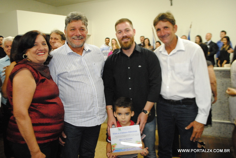 SESSÃO SOLENE DE ENTREGA DE TÍTULOS DE CIDADÃOS GABRIELENSE ACONTECEU NESTA QUINTA FEIRA (11)