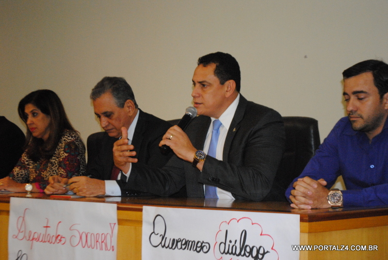 Deputados receberam os funcionários do Hospital Santa Rita na Assembleia Legislativa nesta quarta feira