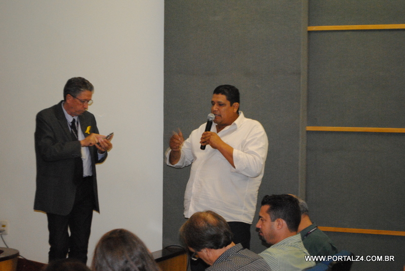 Deputados receberam os funcionários do Hospital Santa Rita na Assembleia Legislativa nesta quarta feira