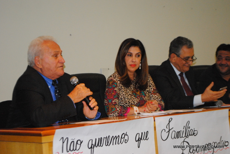 Deputados receberam os funcionários do Hospital Santa Rita na Assembleia Legislativa nesta quarta feira