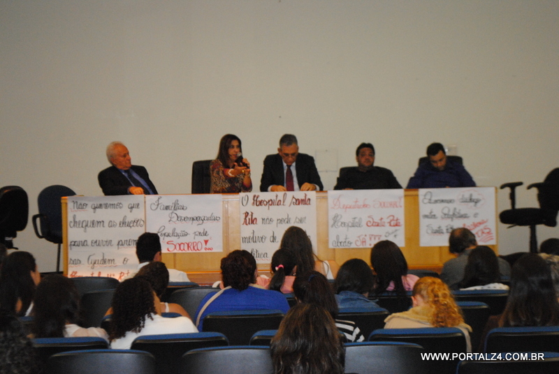 Deputados receberam os funcionários do Hospital Santa Rita na Assembleia Legislativa nesta quarta feira