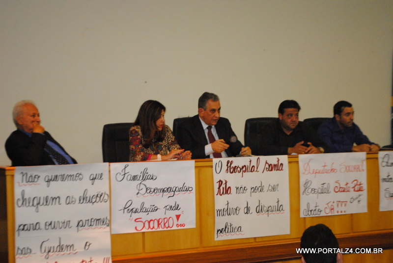 Deputados receberam os funcionários do Hospital Santa Rita na Assembleia Legislativa nesta quarta feira