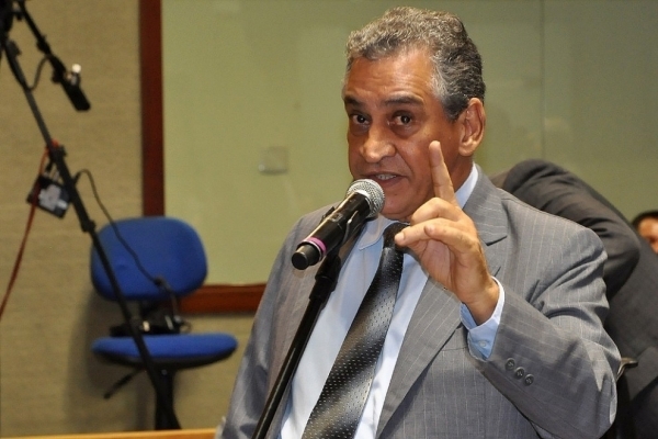 Enivaldo dos Anjos vai pedir à Justiça afastamento de prefeita de São Gabriel da Palha