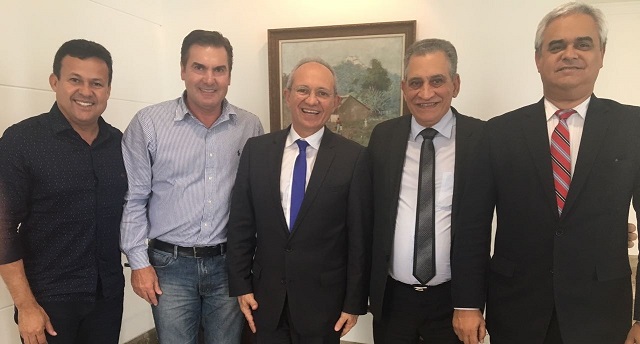 Deputado Enivaldo dos Anjos e Prefeito Brizola pedem regularização de loteamento em Águia Branca