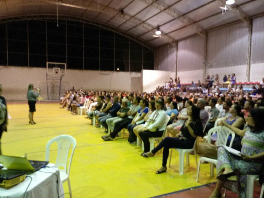 Professores, pais e alunos da Escola Ilda Ferreira estão revoltados com mudanças para 2018