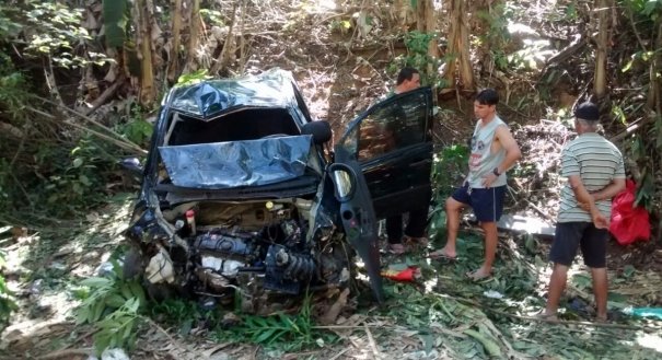 ACIDENTE: Carro caiu em um barranco de 40 metros em Fundão E mata três pessoas