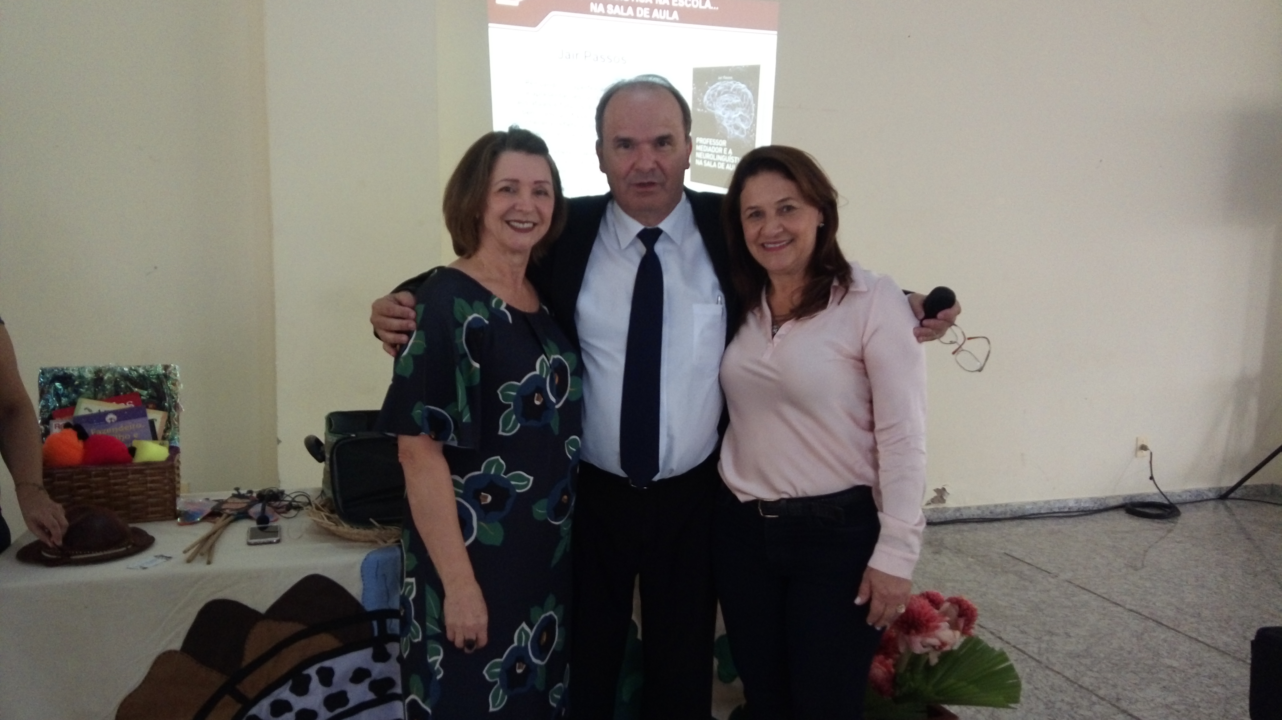 Ano letivo 2018 começa segunda feira, com municipalizações de escolas, salas com mais de 40 alunos e professores revoltados com a situação