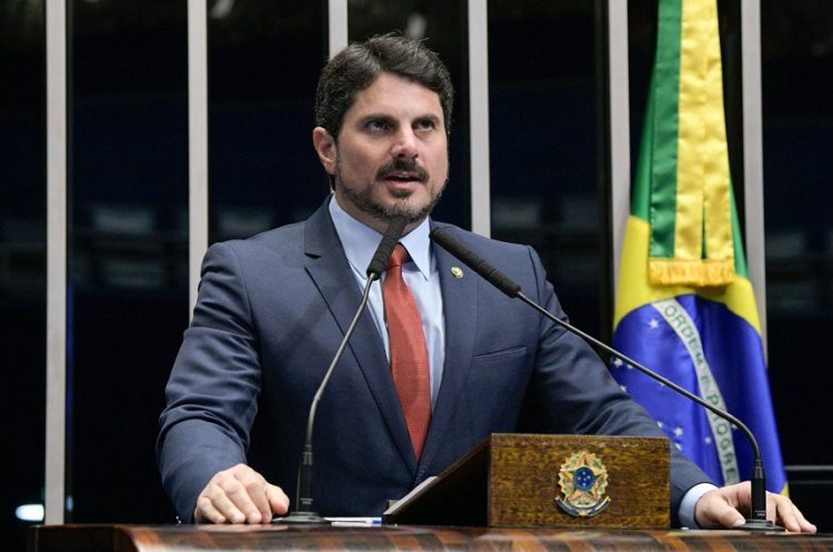 Senador Marcos do Val enfrenta Supremo, pedindo impeachment de Juiz Gilmar Mendes