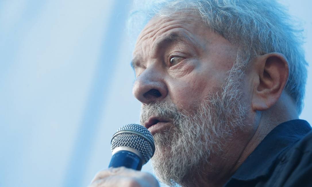 Juiz absolve Lula de dois crimes, mas mantém maior parte da acusação