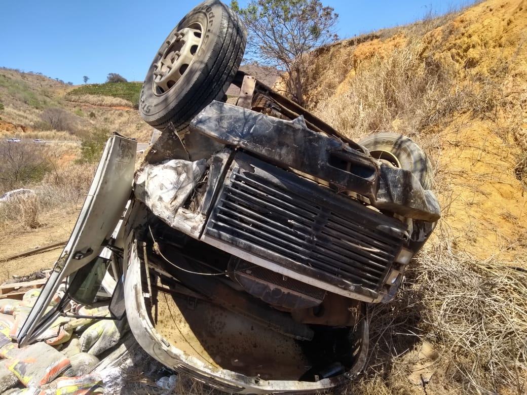 Grave acidente deixa vítima fatal na serra de acesso a Mantenópolis