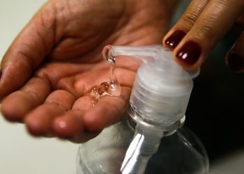 Estado recebe doações de álcool para o combate a COVID-19