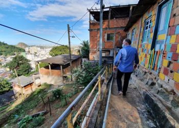 Governador do Estado visita comunidade da Piedade em Vitória