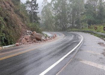 Queda de barreira na BR 262, deixa trânsito em ALERTA na região de Domingos Martins