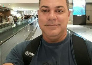 A LUTA DE AMOR PELA PERMANÊNCIA DE UM DIRETOR