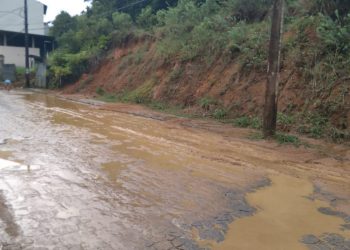 CHUVA FORTE CAUSA DESTRUIÇÃO EM CIDADE NO SUL DO ESTADO