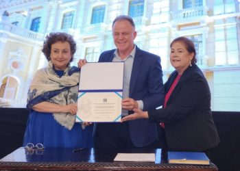 Governador entrega comenda Jerônymo Monteiro a Margareth Pretti Dalcolmo