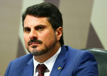 Marcos do Val diz que Bolsonaro pressionou por golpe e que vai renunciar