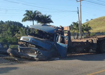 Acidente envolve um caminhão e uma carreta no interior de colatina na tarde desta segunda feira