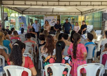 Prefeito Tiago Rocha entrega carteiras de identificação para pessoas com transtorno do espectro autista