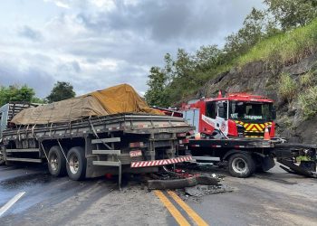 BR 101 na Serra é interditada nesta tarde após acidente