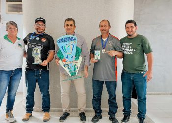 Prefeito Marcos Guerra recebe campeões invictos da Copa do Brasil +50