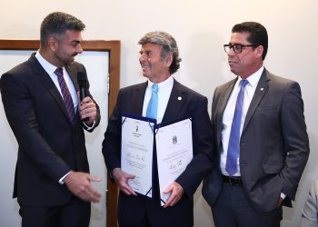 Assembleia entrega Título de Cidadão ao ministro Luiz Fux