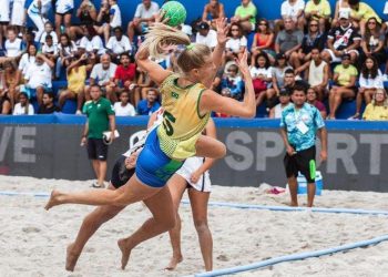 Mais de 300 atletas participam de torneio de handebol na Praia da Costa