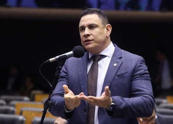 Aprovado projeto que prevê atendimento prioritário de mães e pais atípicos no SUS