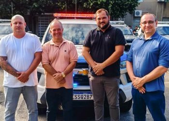 Vereadores de São Gabriel da Palha acompanham entrega de viaturas da PM em Vitória
