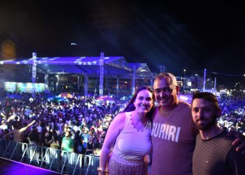Terceira Noite de Carnaval em Guriri: Alegria, Música e Tradição