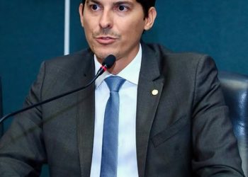 Deputado Mazinho dos Anjos presta homenagem ao Papa Francisco e destaca legado de empatia, diálogo e fé